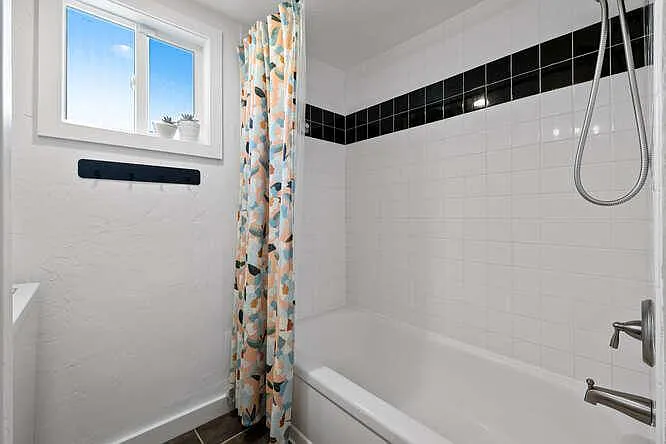 4733 N Clay St — Photo 9