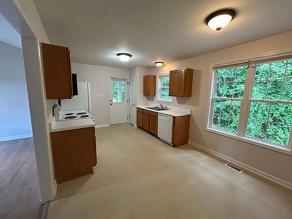4th image of 2128 Ballston Pl