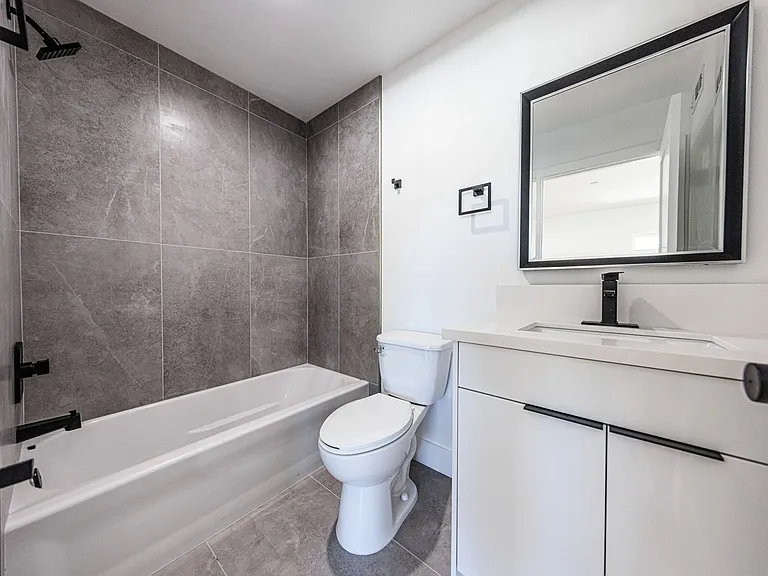 Luxury 3 & 4 Bed Townhomes | Walk to NoHo Arts District + Toluca Lake — Photo 47
