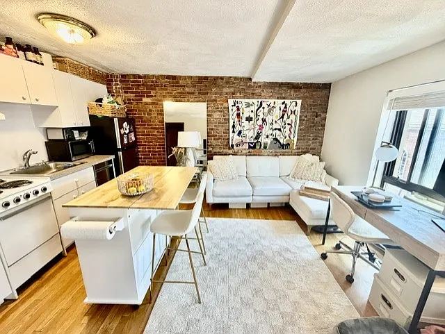 8 Harris St #4 — Photo 2