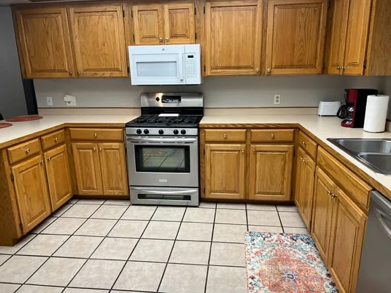1511 N Vinita Ave — Photo 2