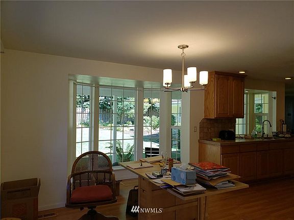 5th image of 2328 Lakemoor Dr SW