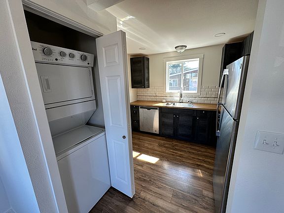 4th image of 101 10th St NE #B