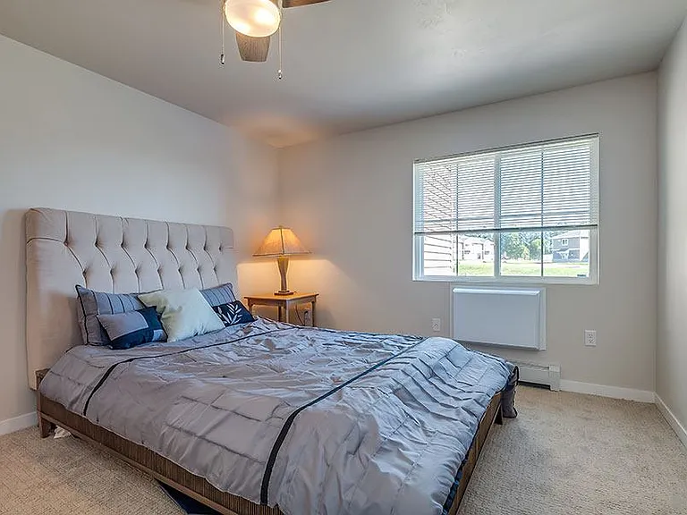 HILLCREST ESTATES — Photo 9