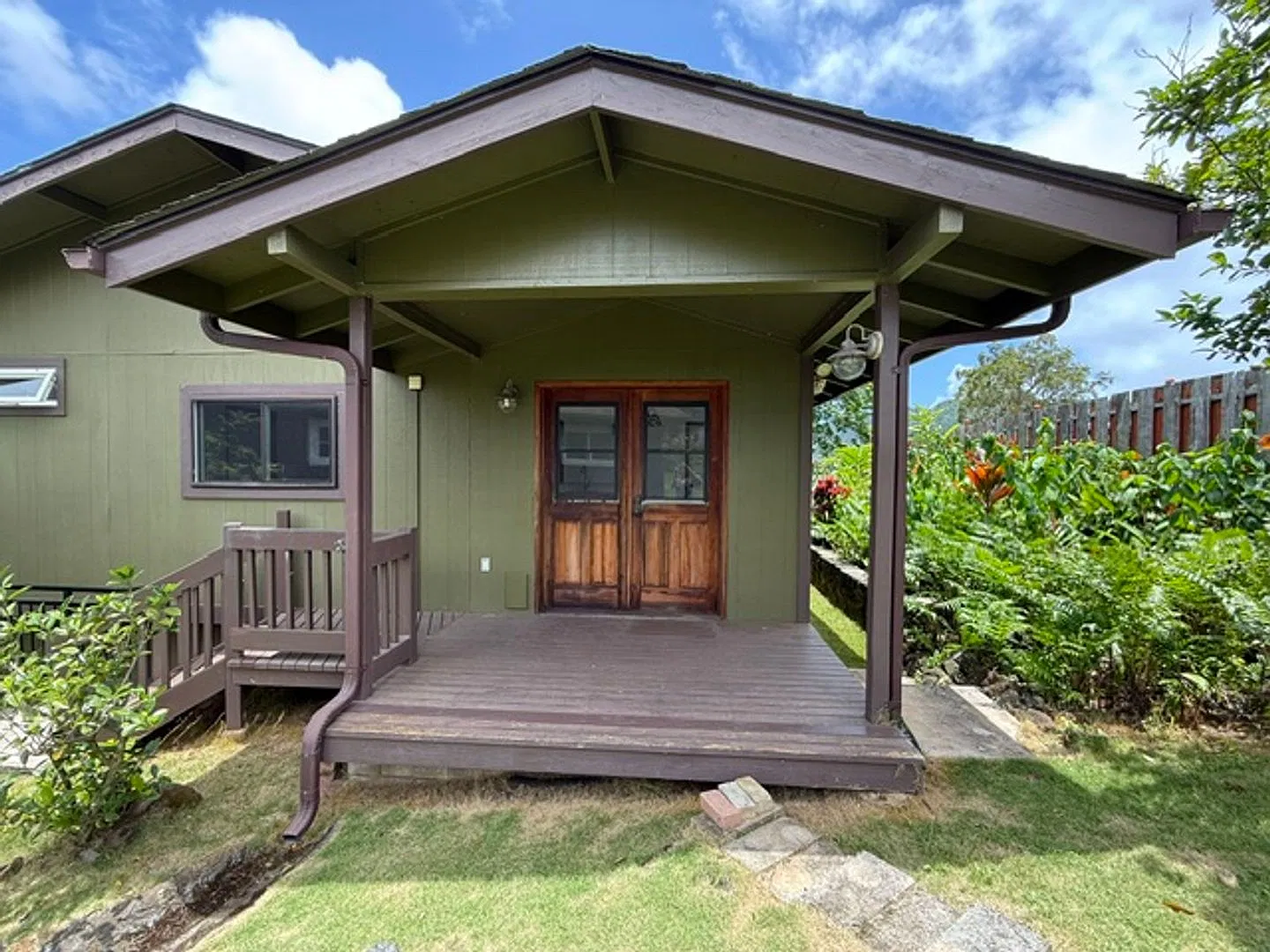 One Bed, One Bath, One Parking In Kaneohe — Photo 3