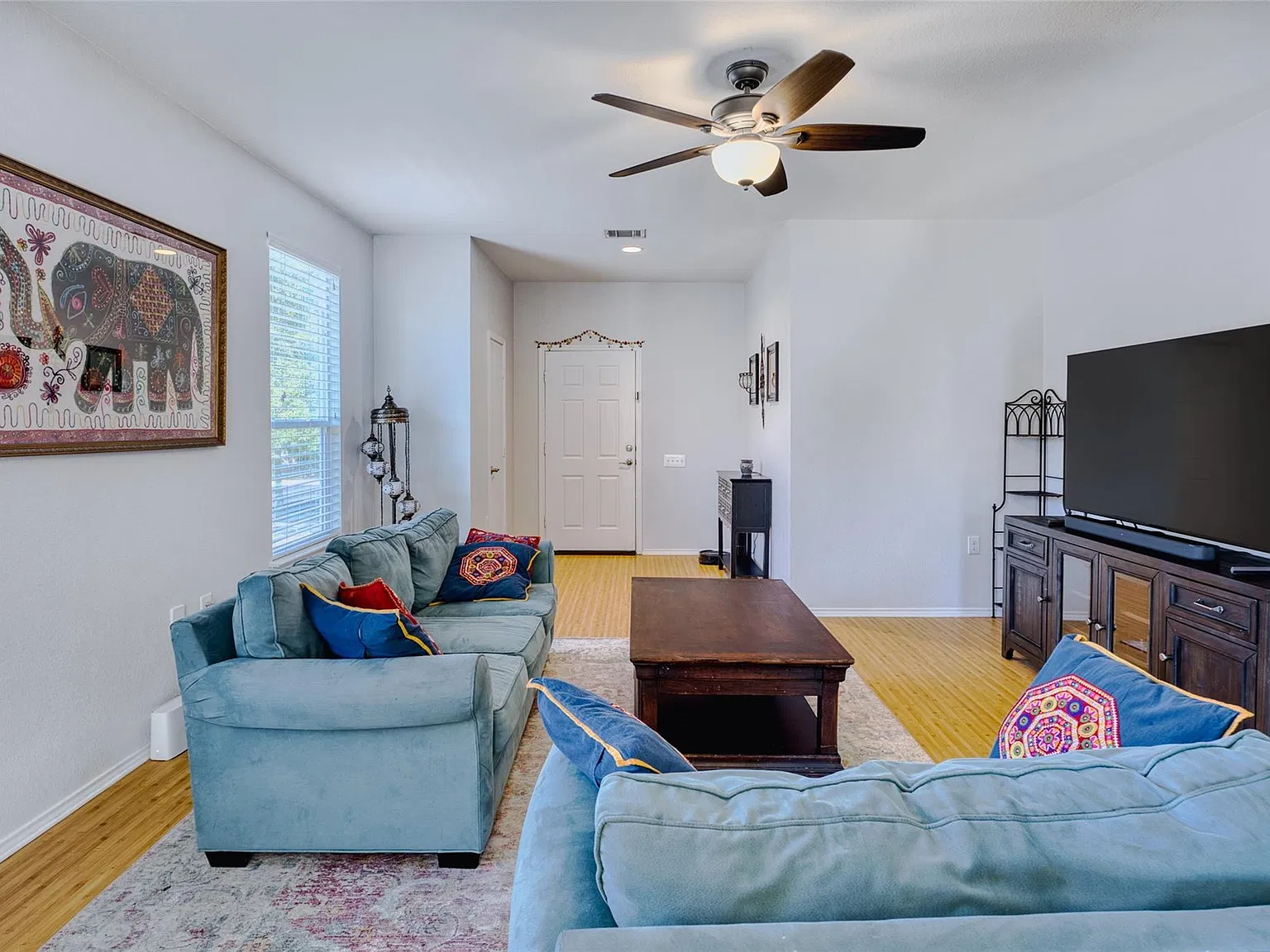 3 bed, 2.5 bath, 2101 sqft, $2,300 — Photo 4