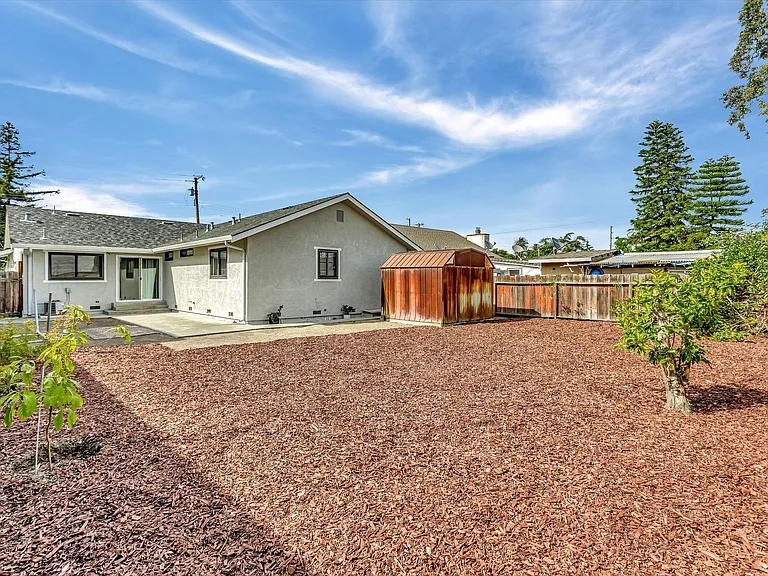 1680 Chestnut St — Photo 32