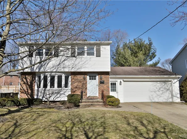 32 Sherburn Dr, Hamburg, NY 14075