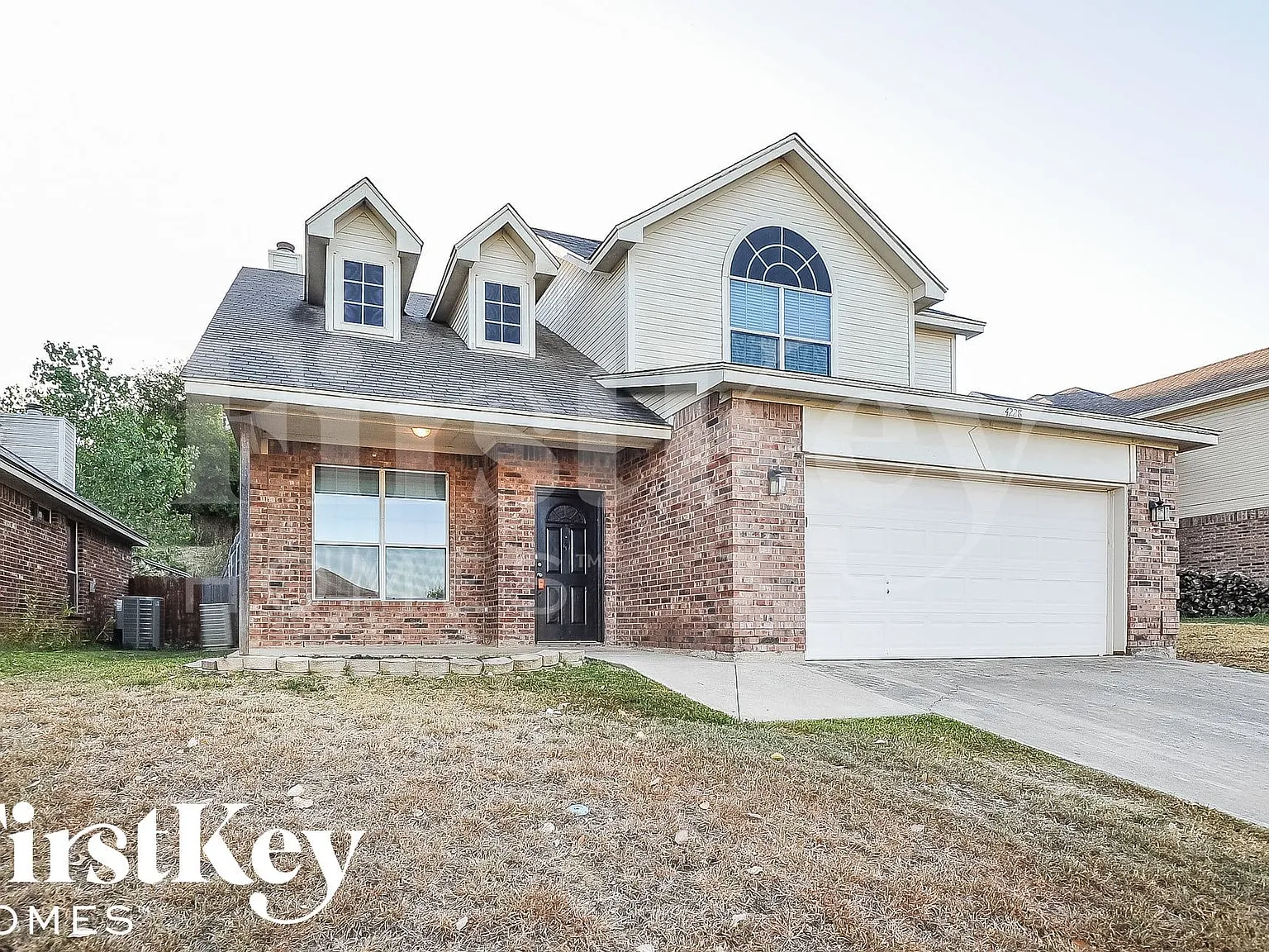 4 bed, 2.0 bath, 1853 sqft, $2,320 — Photo 2