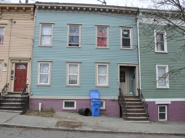 7 Teunis St #2