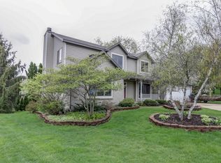 933 Crescent Cir, Sun Prairie, WI 53590