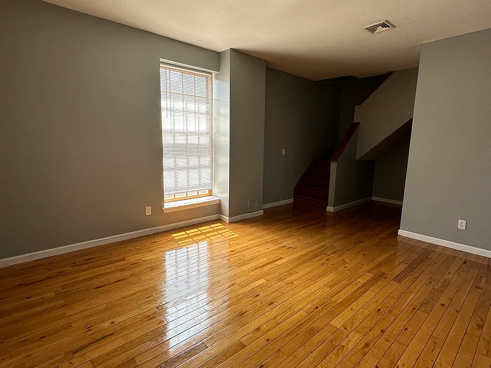 28 E Grand Ave #D