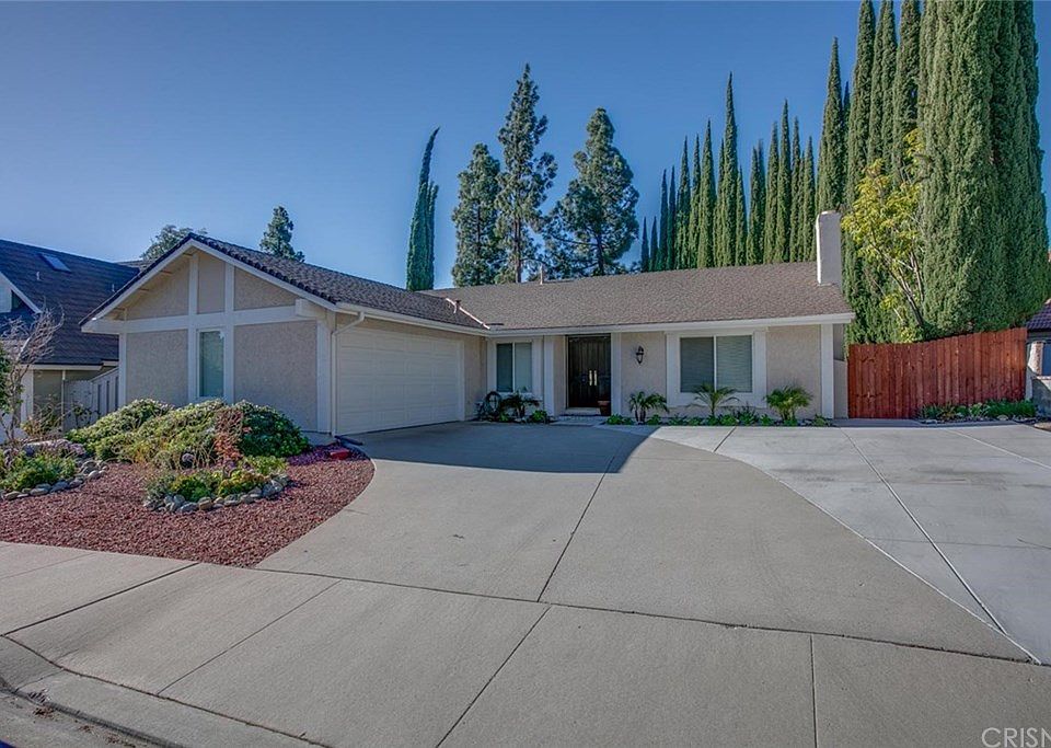 1st image of 1658 Sweet Briar Pl