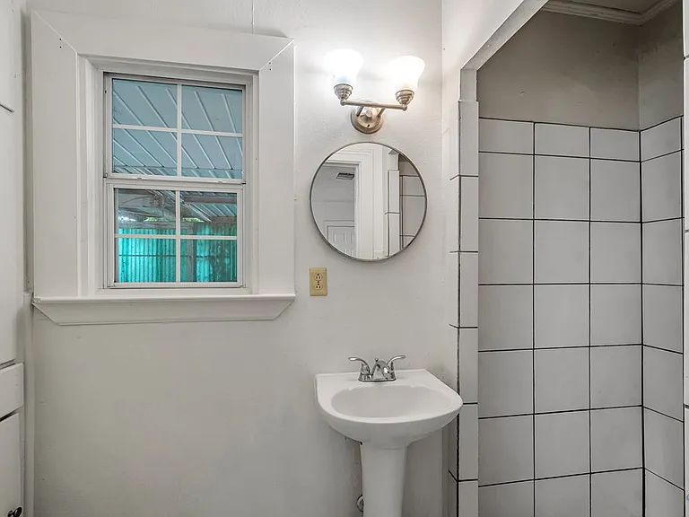 609 Storey Ave — Photo 21