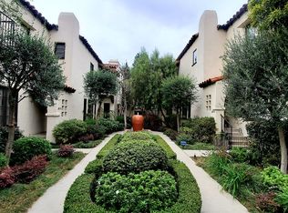 2277 N Beachwood Dr, Los Angeles, CA 90068