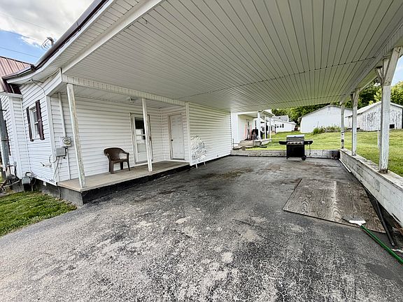 4th image of 109 Langdon St