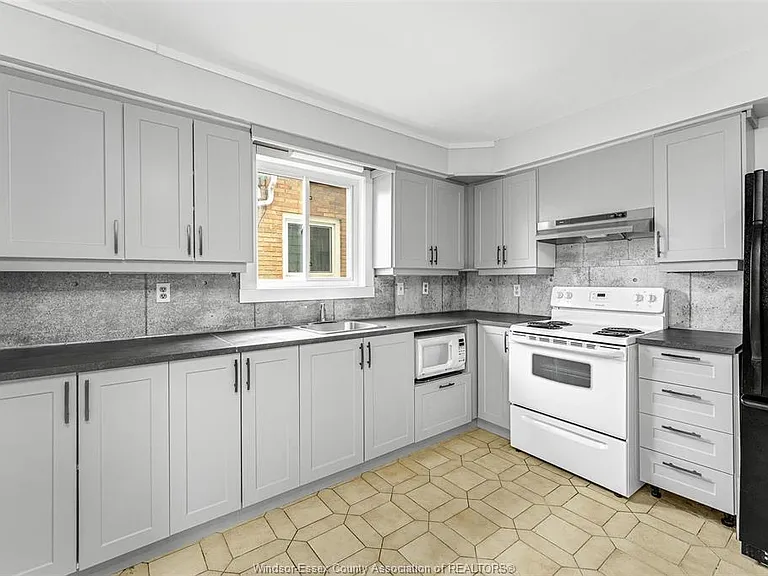 759 Pierre Ave #4 — Photo 6