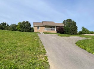 857 Quiet Oaks Way, Dandridge, TN 37725