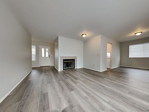 3rd image of 5905 Thornbury Dr SE