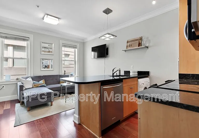 1121 24th St NW #204 — Photo 4