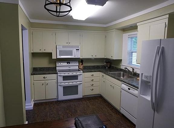 5th image of 10016 Flora Ave