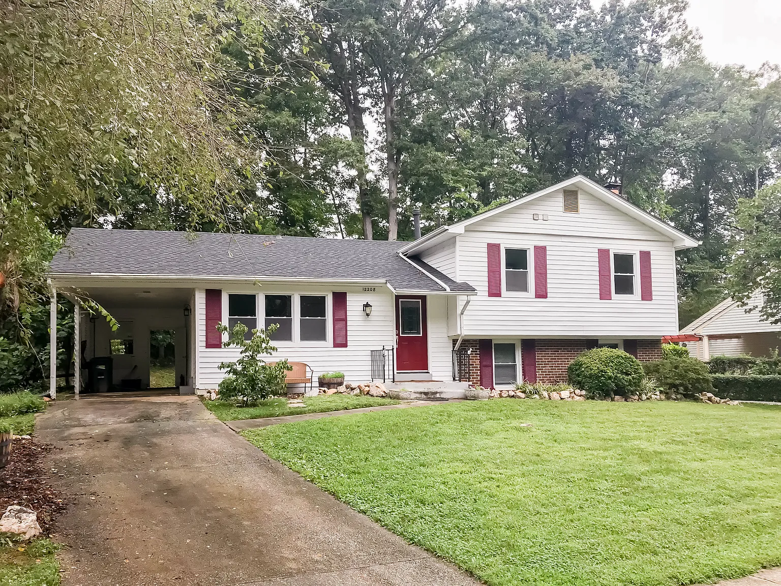12208 Oakwood Dr photo 1