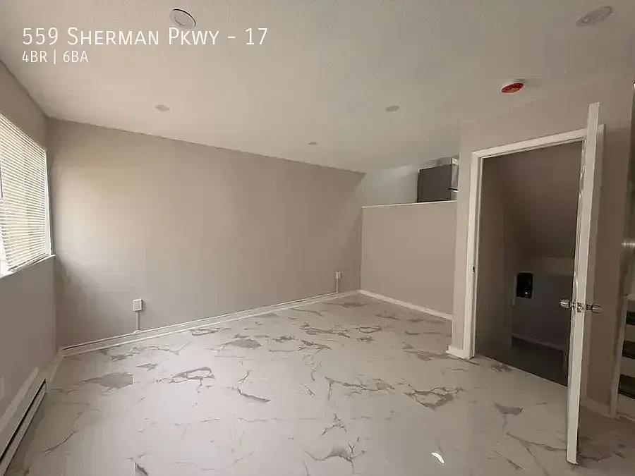 559 Sherman Pkwy APT 17 — Photo 3