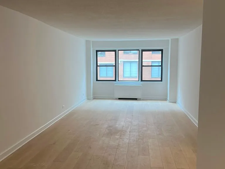 520 E 81st St #9L — Photo 1