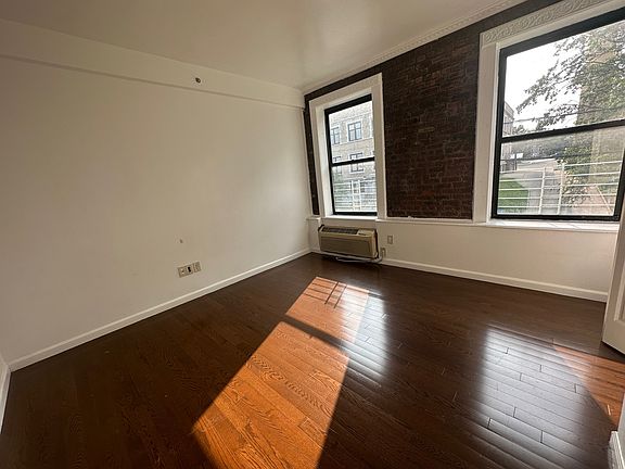 4th image of 12 Park St #23