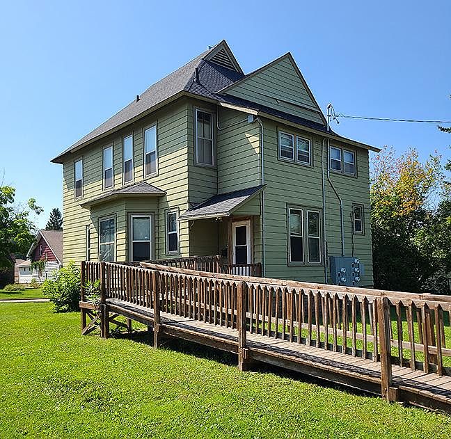 1st image of 1020 2nd Ave W