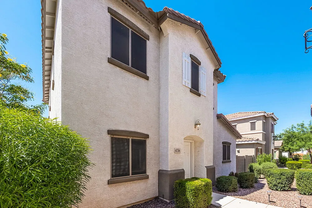 3 bed, 3.0 bath, 1573 sqft, $2,270 — Photo 1