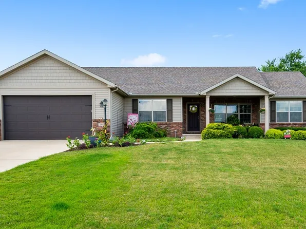 20 Boulder Dr, Carlock, IL 61725