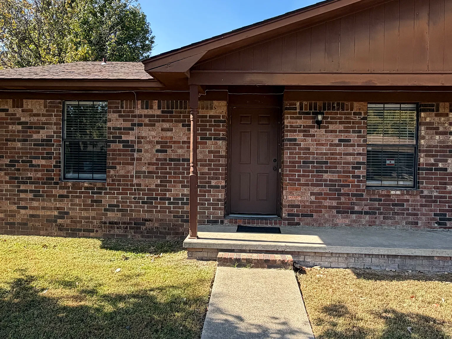 627 Brierly Drive — Photo 3