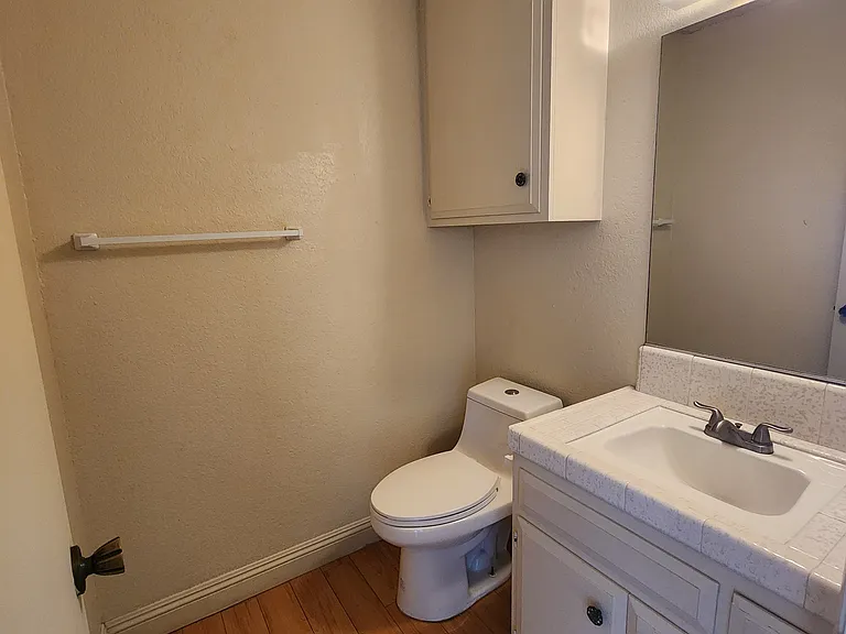 Good storage in 1/2 bath