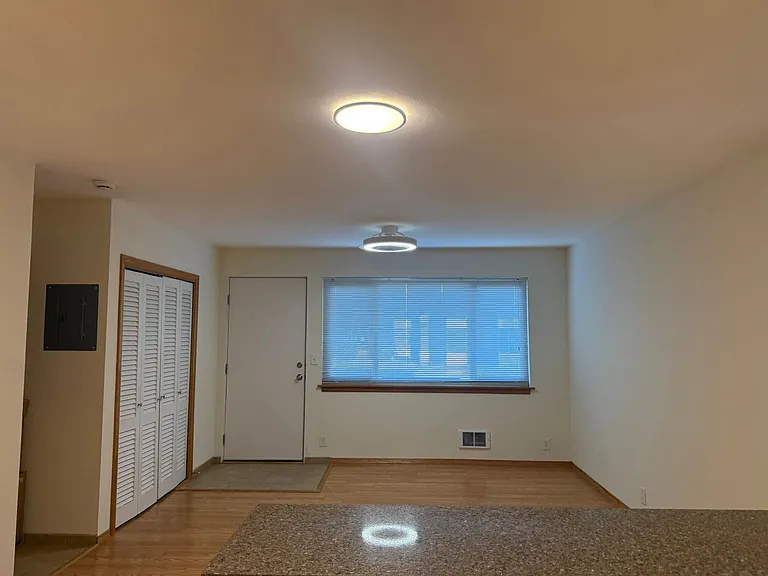 Boston Manor Apartments — Photo 6
