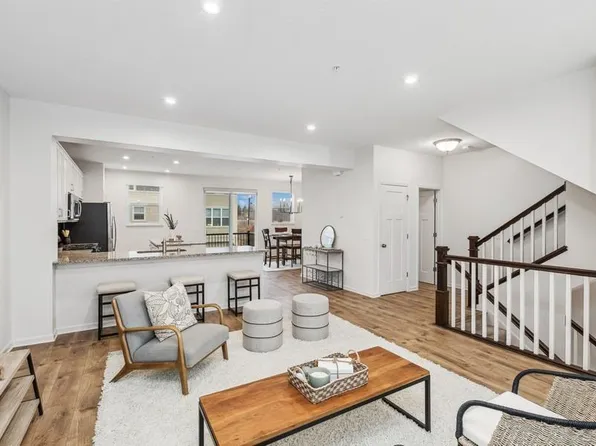 7681 Anthony Point, Victoria, MN 55386