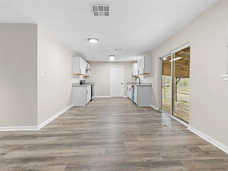 804 Avenue I — Photo 9