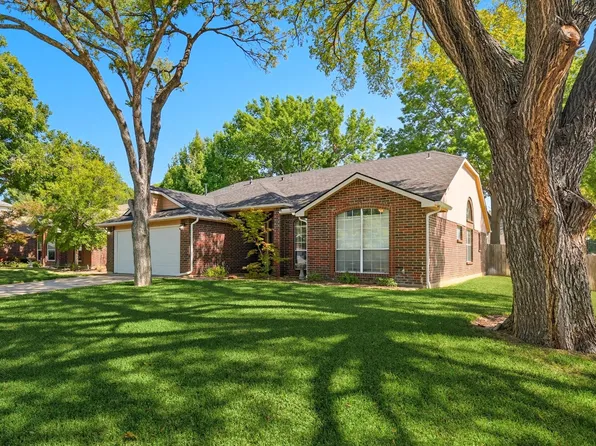 2073 Wedgewood Dr, Grapevine, TX 76051