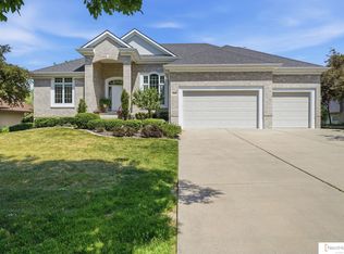 9014 Whispering Wind Rd, Lincoln, NE 68512