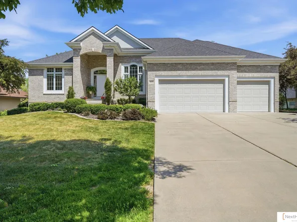9014 Whispering Wind Rd, Lincoln, NE 68512