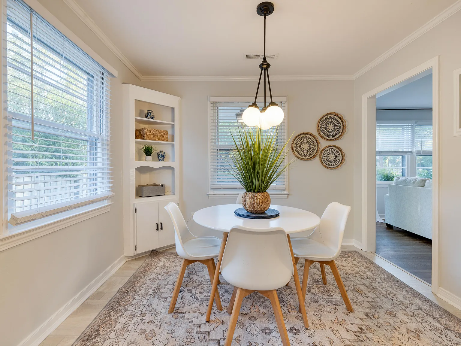 3 bed, 1000 sqft, $4,500 — Photo 4