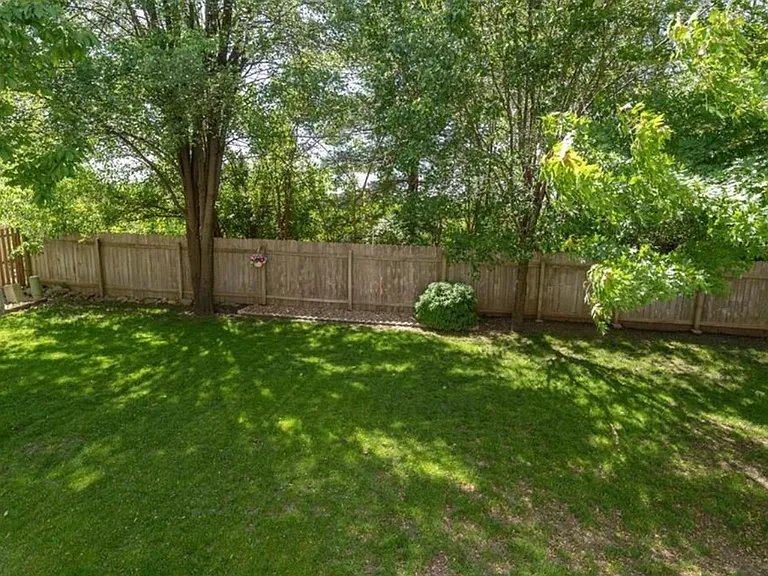 15852 Glenwood St — Photo 24