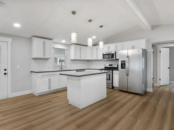 562 Lancelot Dr #60, North Salt Lake, UT 84054