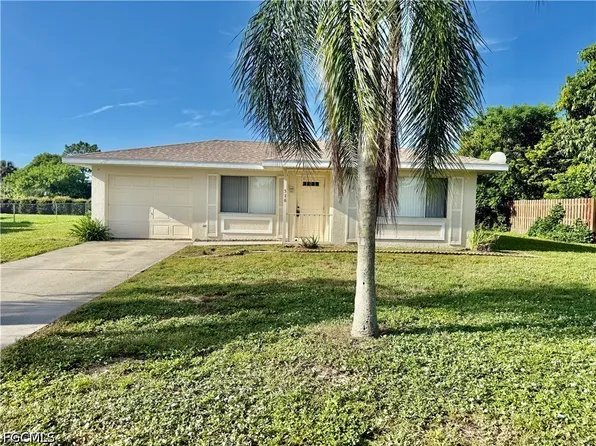 516 Parkside St, Lehigh Acres, FL 33936