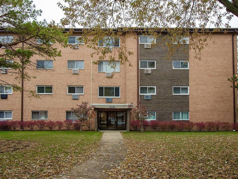 1st image of 1019 Boxwood Dr #207