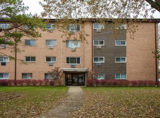 1019 Boxwood Dr #207, Mount Prospect, IL 60056