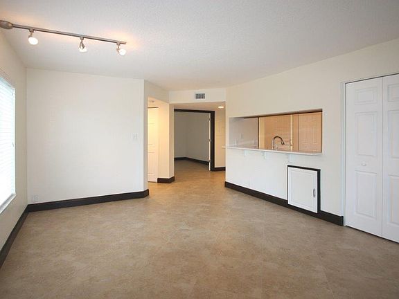 5th image of 1192 The Pointe Dr