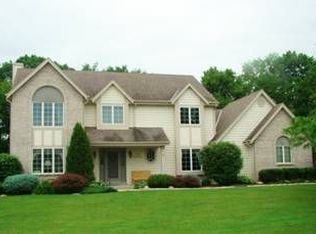 N52W15777 Bette Dr, Menomonee Falls, WI 53051