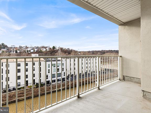 4th image of 100 Leverington Ave APT 58