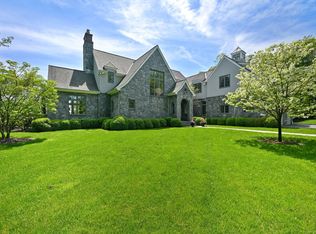 19 Fawn Ln, New Canaan, CT 06840